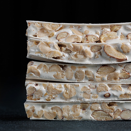 Нуга с миндалём и фундуком