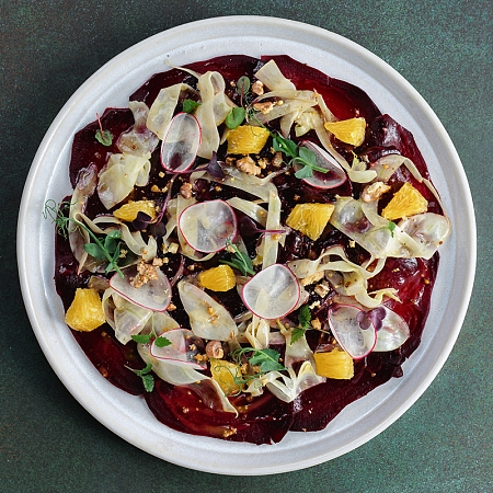 Карпаччо из свёклы с фенхелем и медово-горчичной заправкой