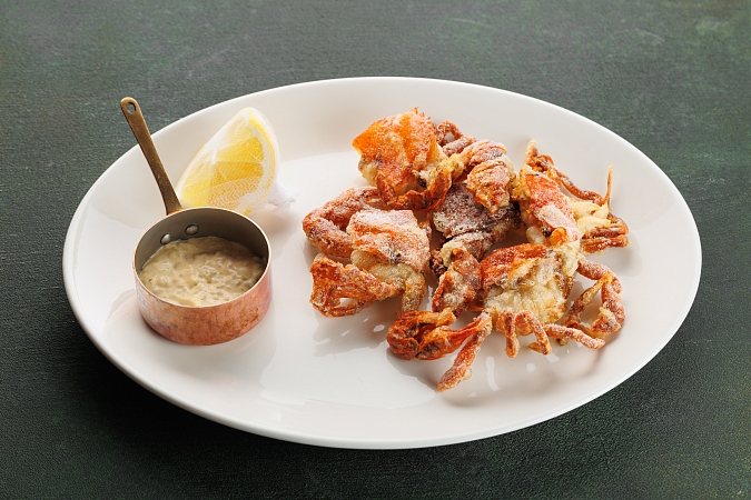 Краб в мягком панцире с майонезом из водорослей