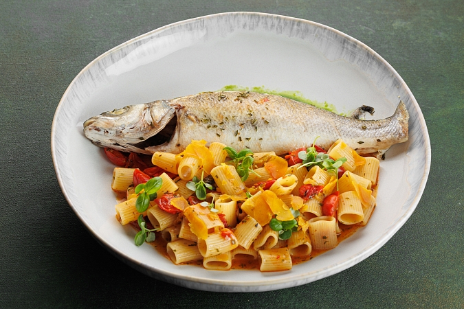 Сибас acqua pazza  с мецце манике, лимоном и боттаргой из икры кефали (2 персоны)