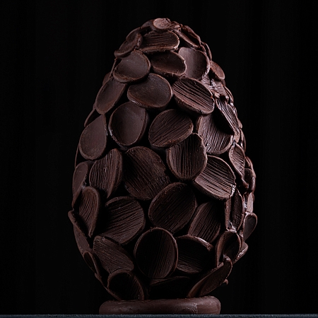 Яйцо из тёмного шоколада с апельсином и цукатами